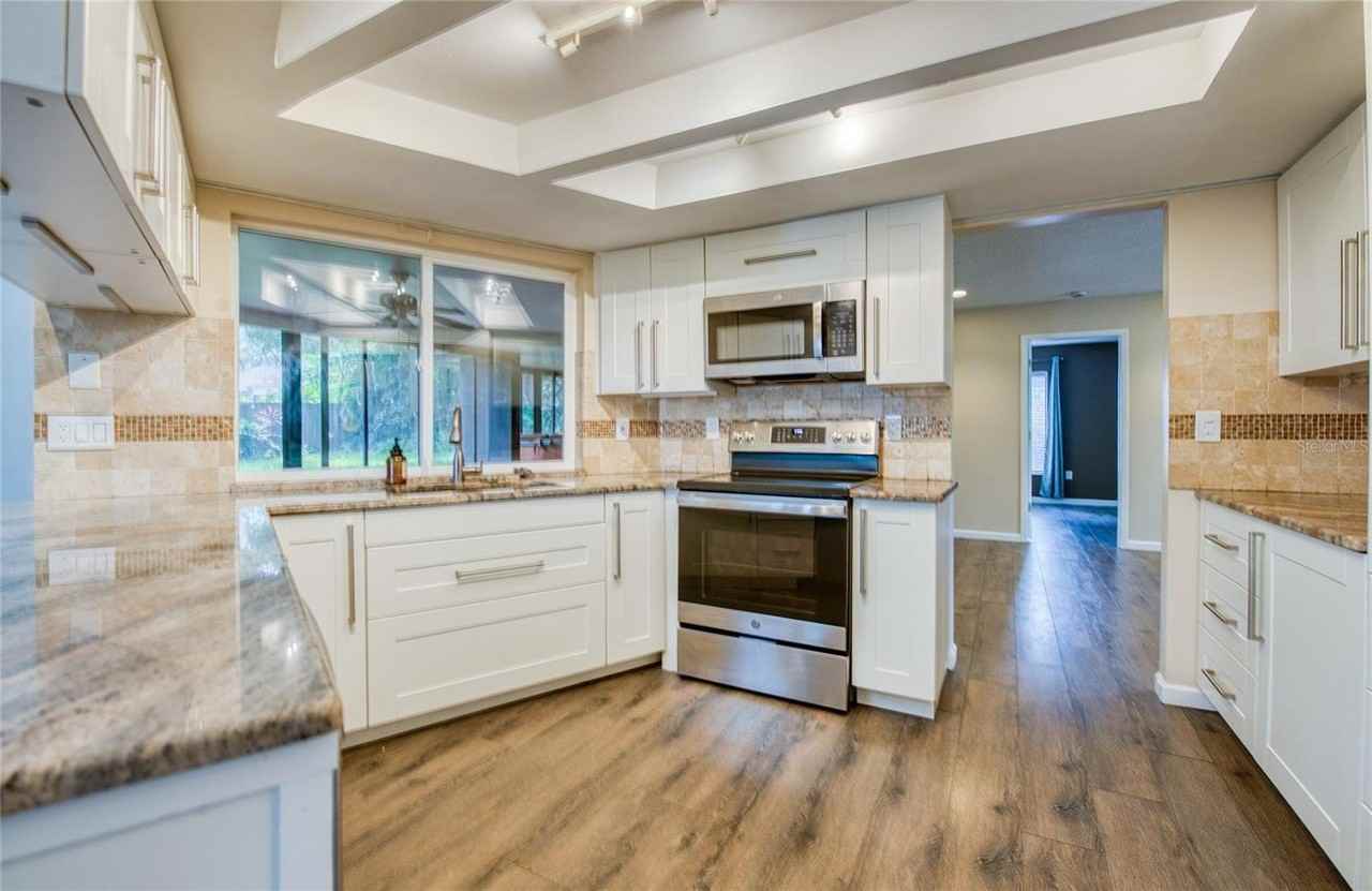 2143 Salisbury Ct - Photo 7 of 43