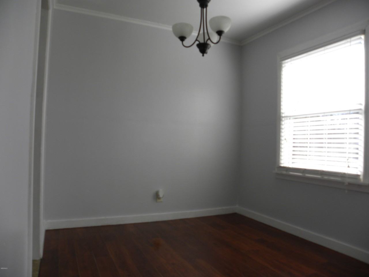 2058 South Dr - Photo 5 of 25