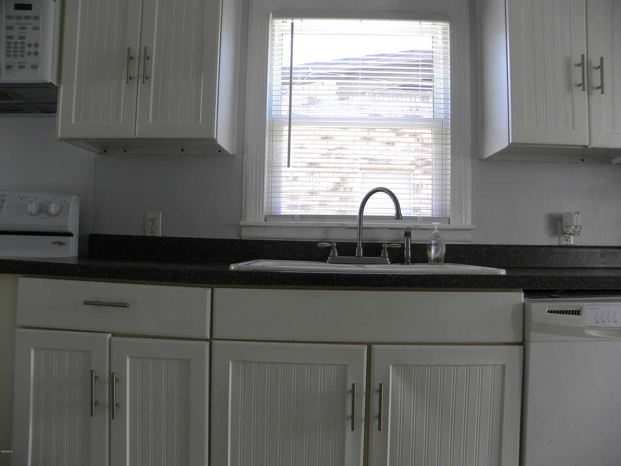 2058 South Dr - Photo 7 of 25