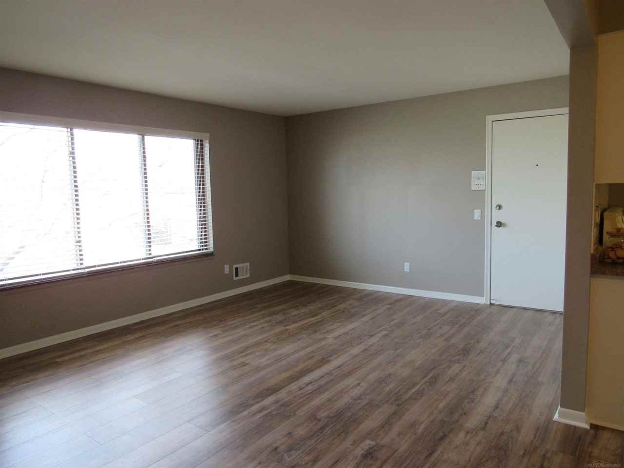 32724 Harper Ave - Photo 2 of 15