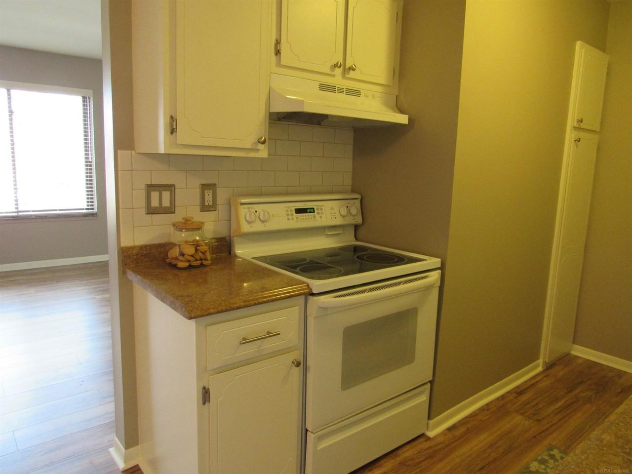 32724 Harper Ave - Photo 6 of 15