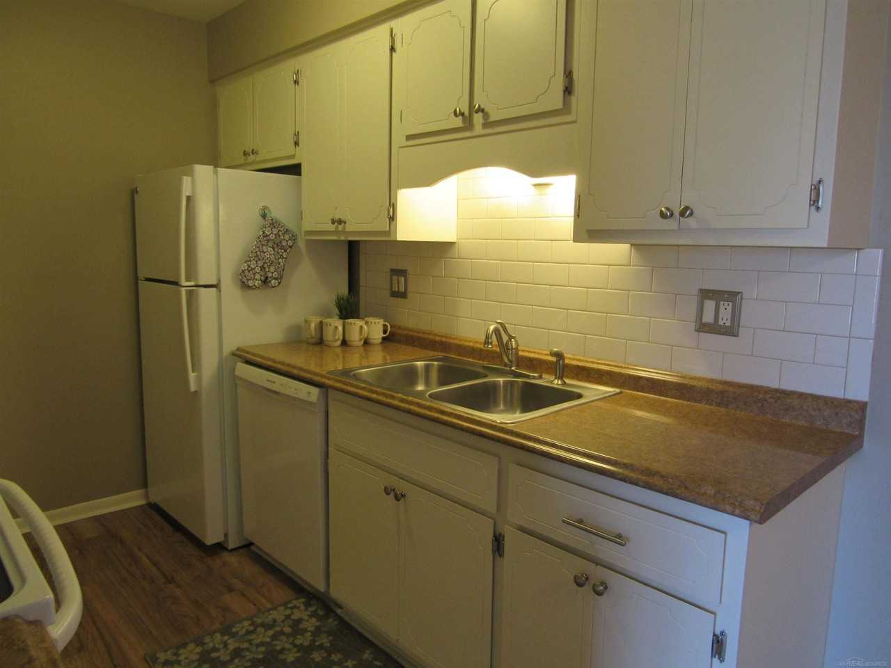 32724 Harper Ave - Photo 7 of 15
