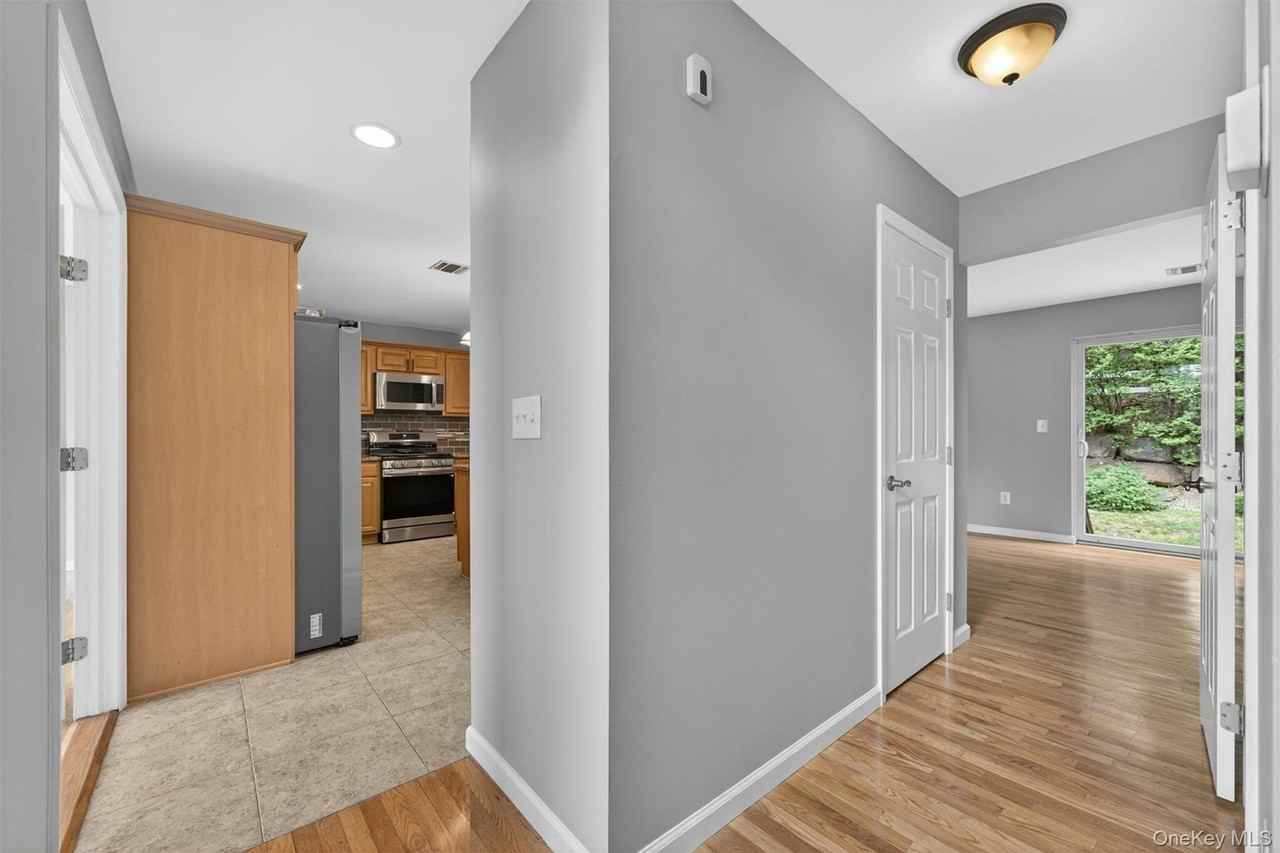 16 W Railroad Ave - Photo 4 of 36