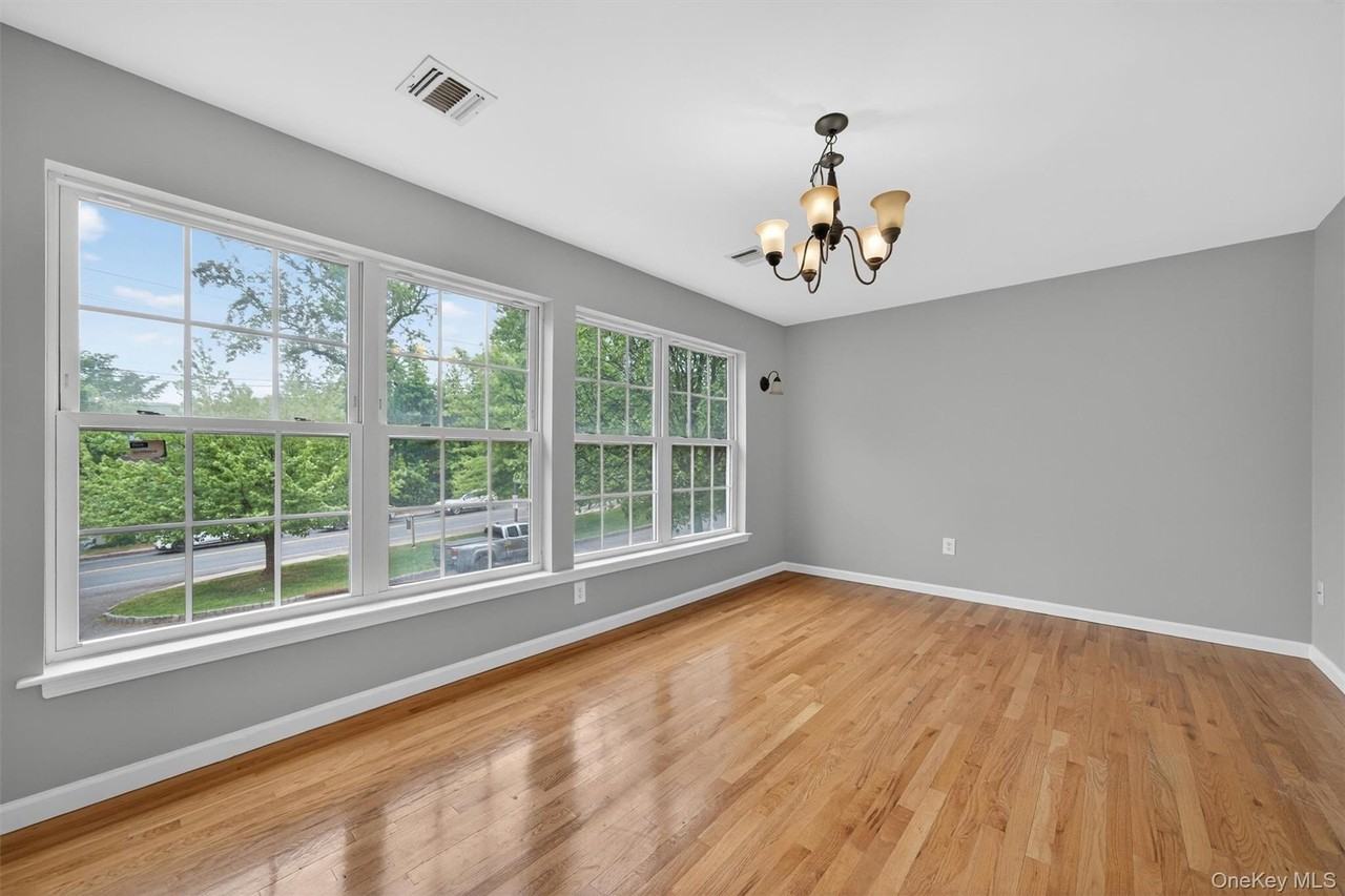 16 W Railroad Ave - Photo 5 of 36