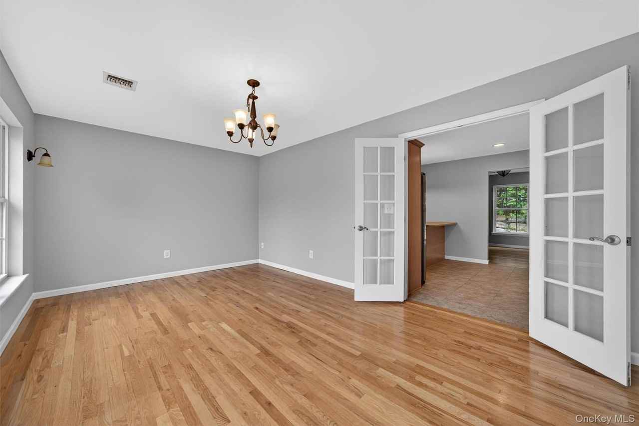 16 W Railroad Ave - Photo 6 of 36