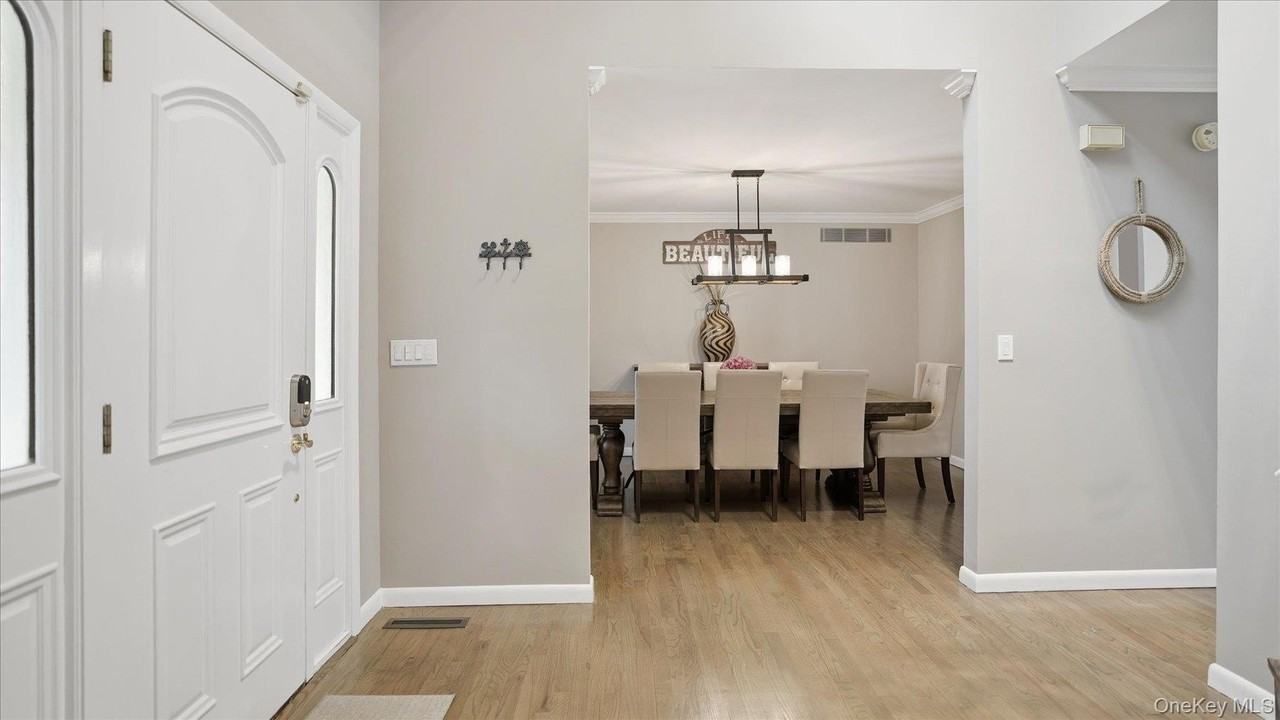 20 Stuart Ct - Photo 5 of 40