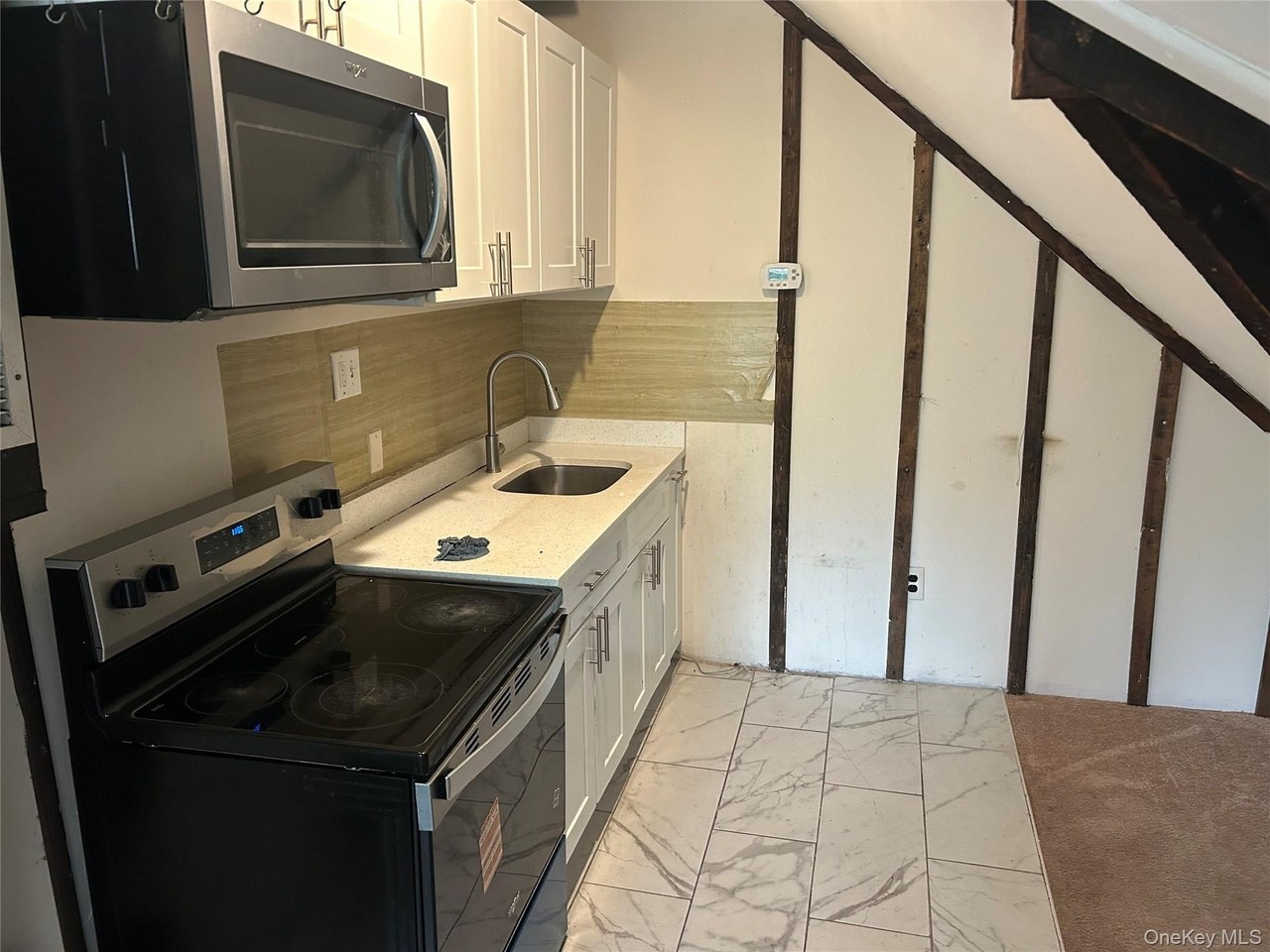 265 Conklin St - Photo 7 of 9
