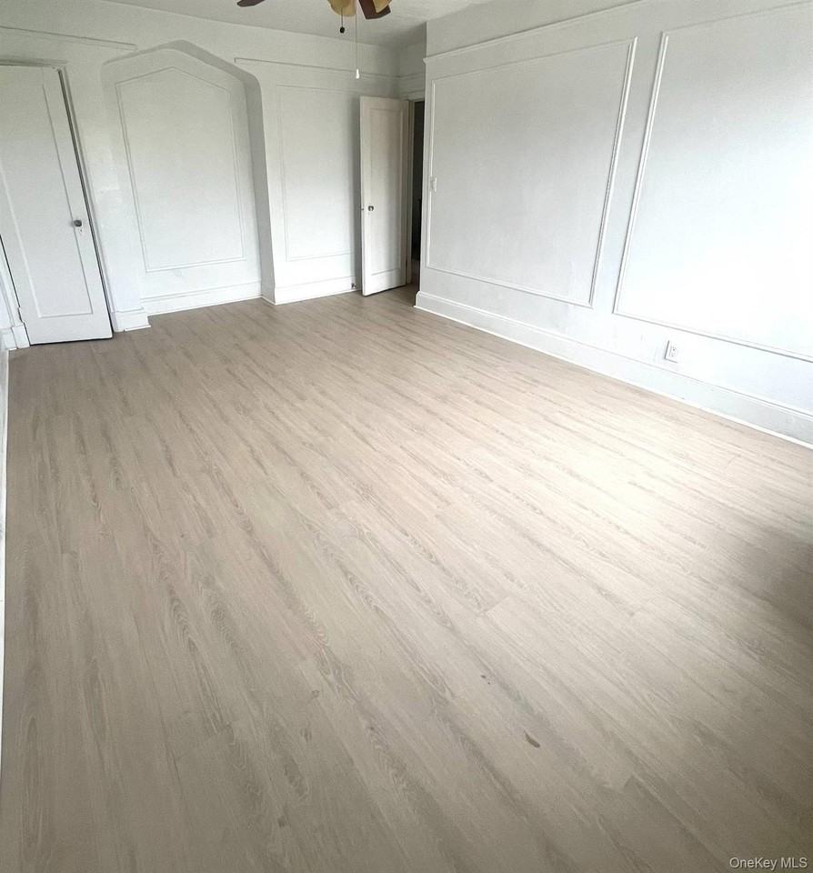 3006 90th St - Photo 4 of 8