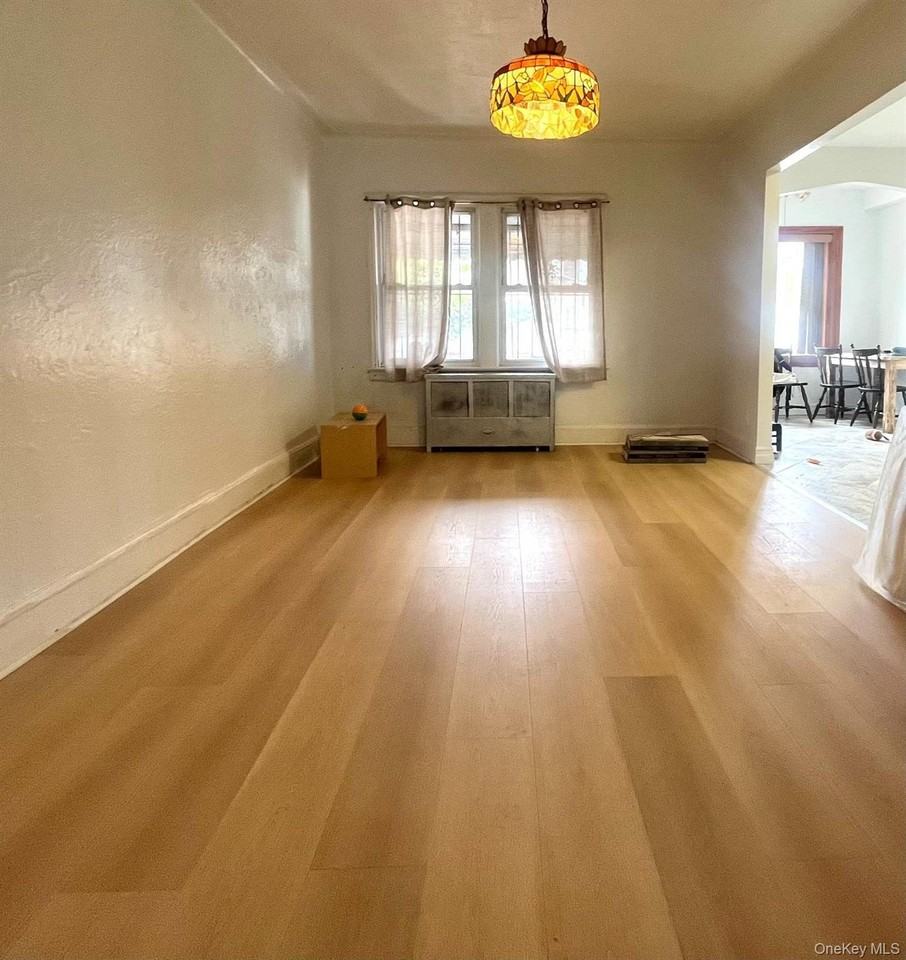 3006 90th St - Photo 5 of 8