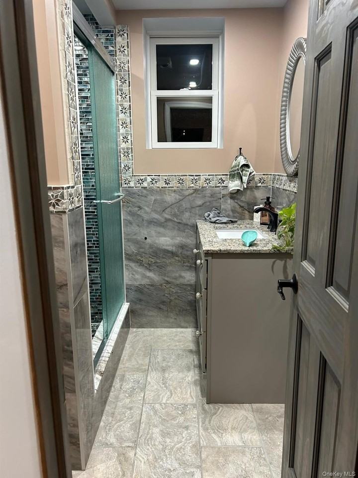 22518 112th Ave - Photo 3 of 7