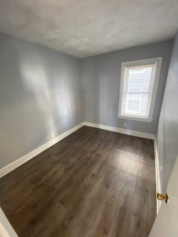 502 4th St #2E - Photo 3 of 5