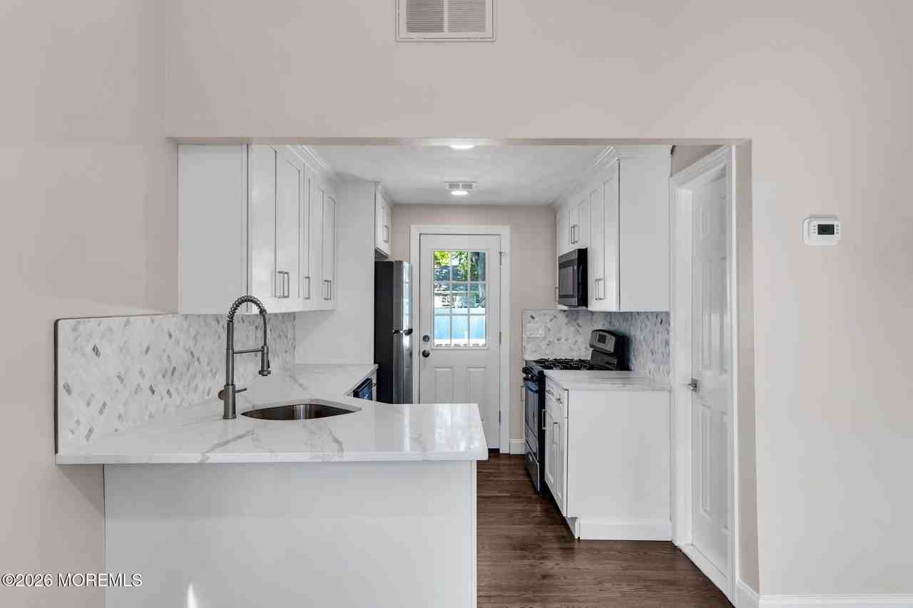 71 Bay Ave - Photo 5 of 23