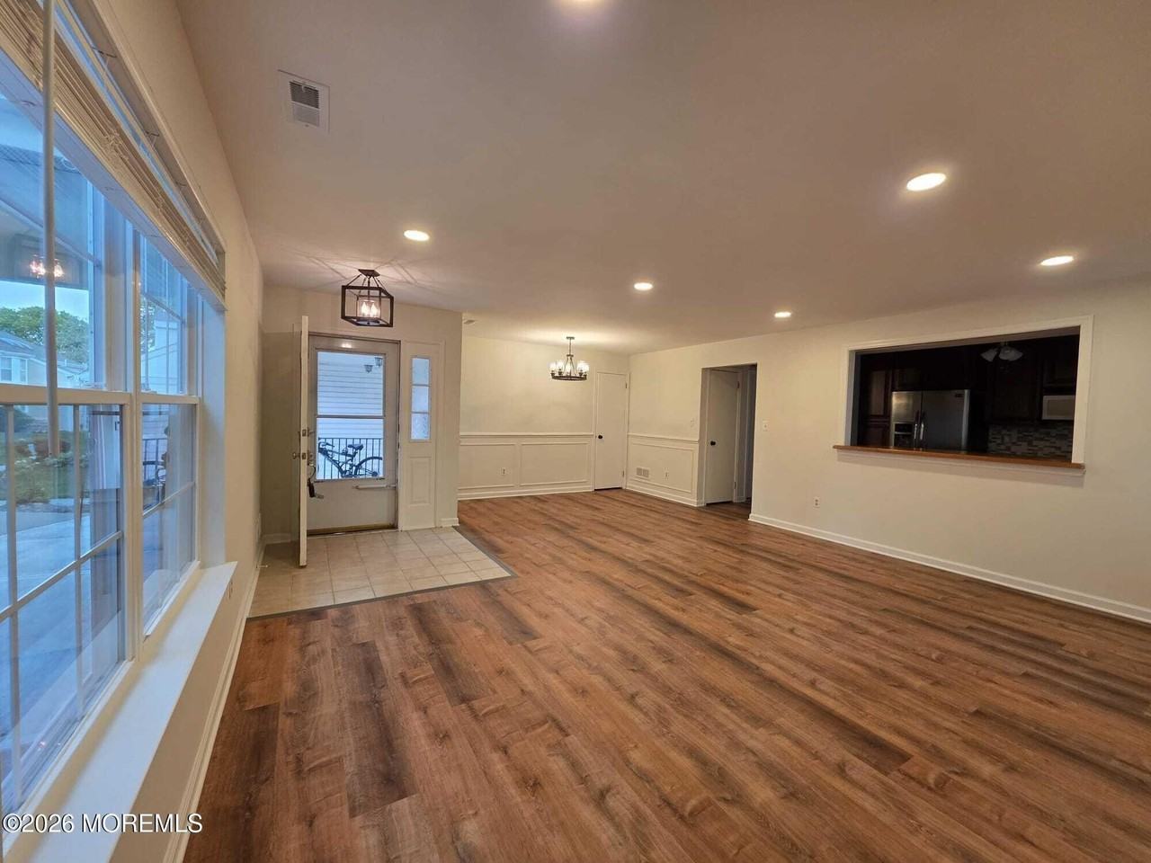 129 Tulip Ln - Photo 2 of 18