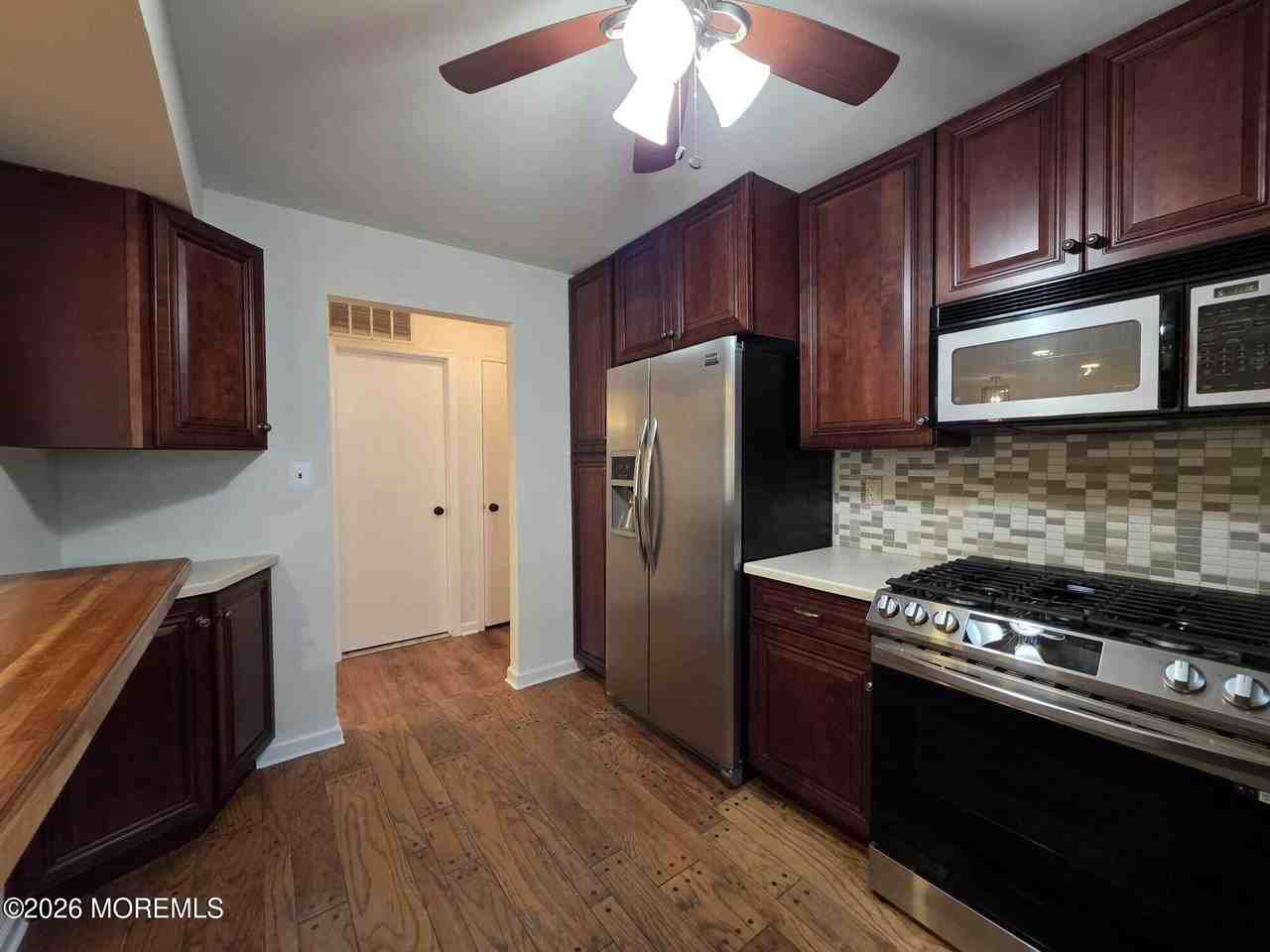 129 Tulip Ln - Photo 3 of 18
