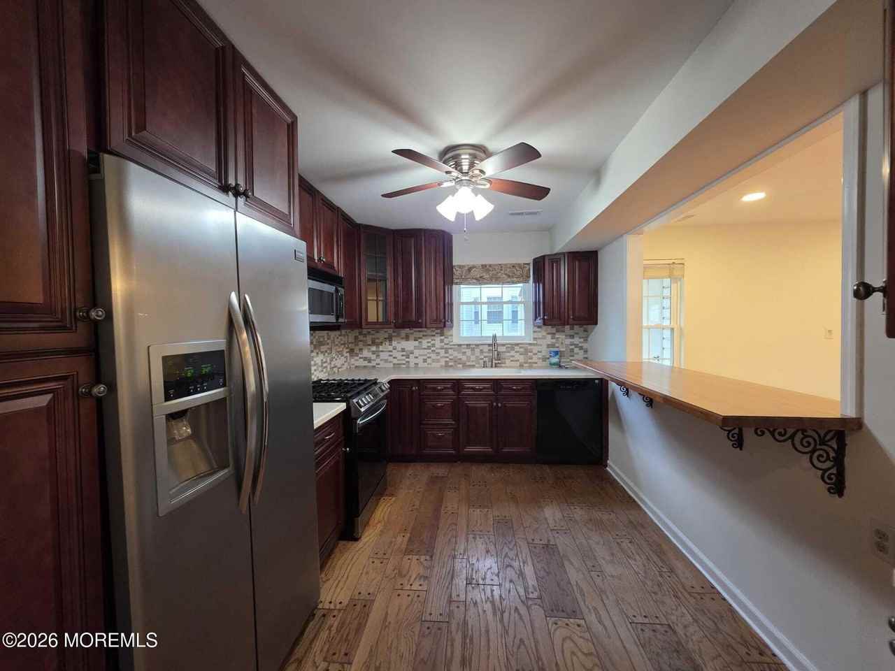 129 Tulip Ln - Photo 4 of 18