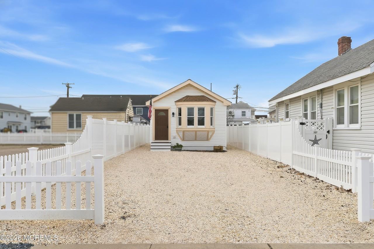 105 O St - Photo 2 of 25