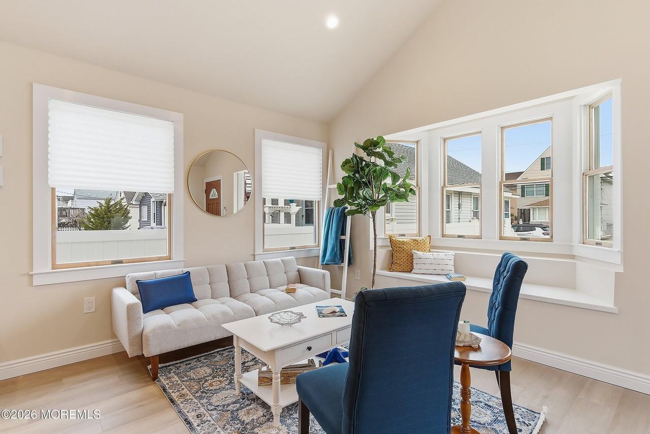 105 O St - Photo 5 of 25