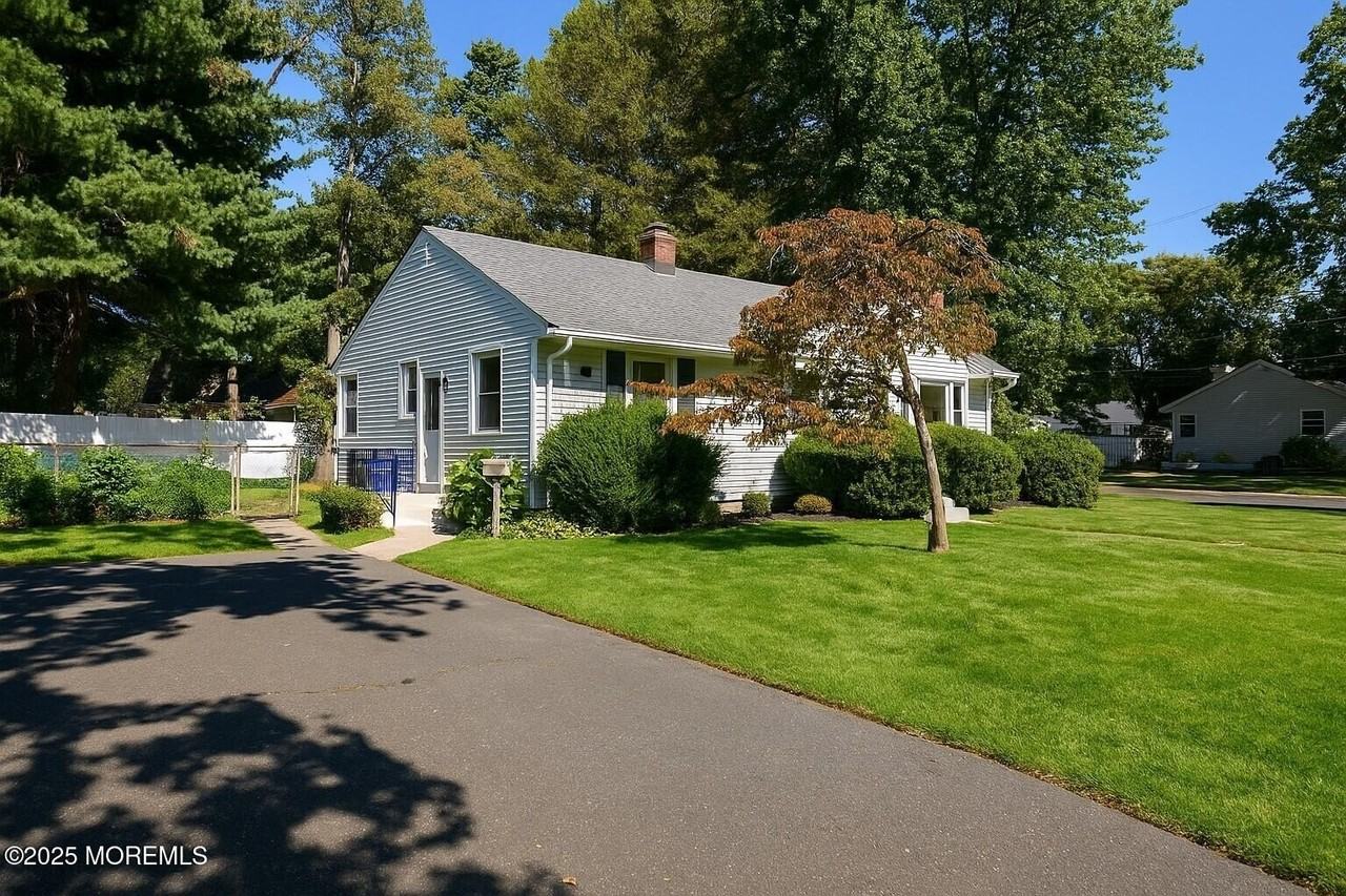 361 Meadowbrook Ave - Photo 2 of 20