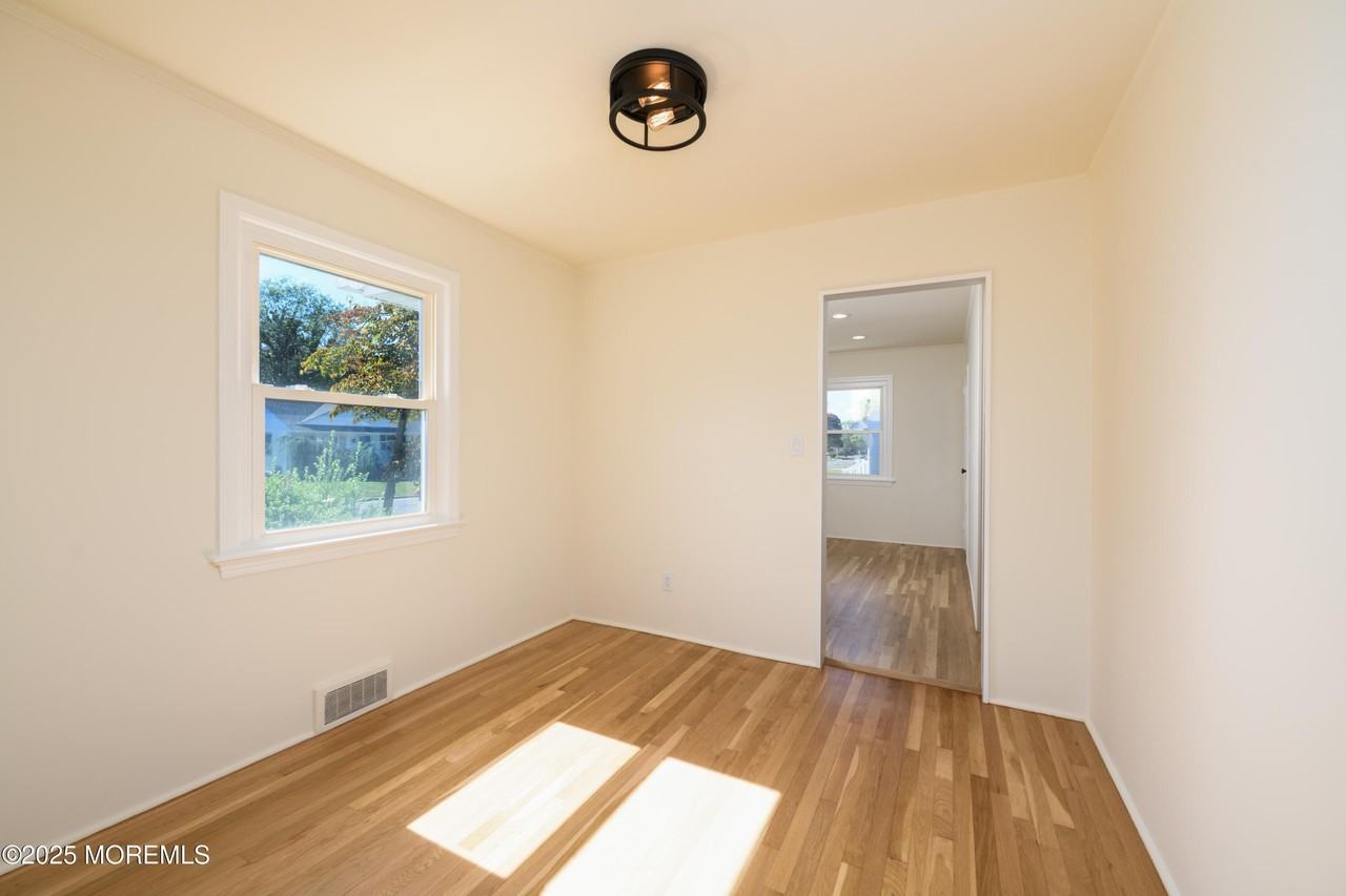 361 Meadowbrook Ave - Photo 4 of 20