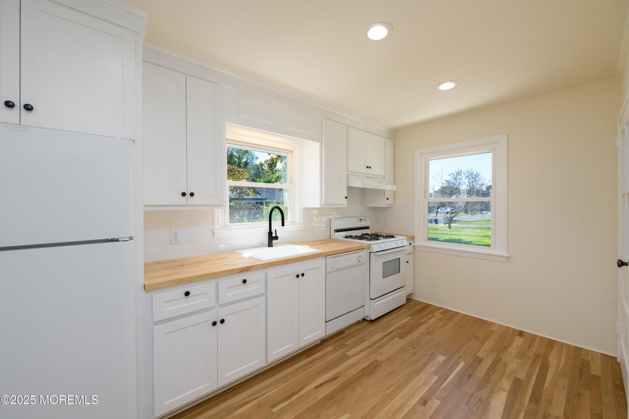 361 Meadowbrook Ave - Photo 6 of 20