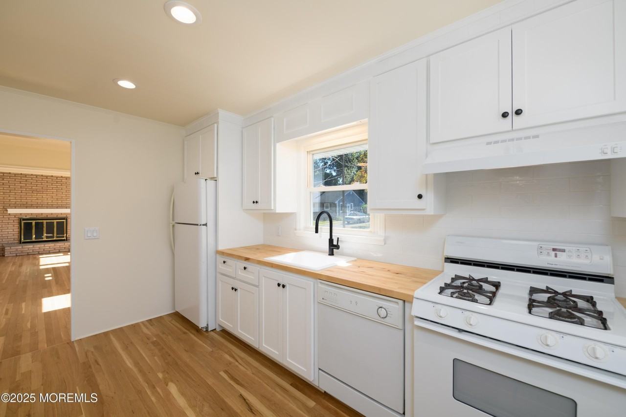 361 Meadowbrook Ave - Photo 7 of 20