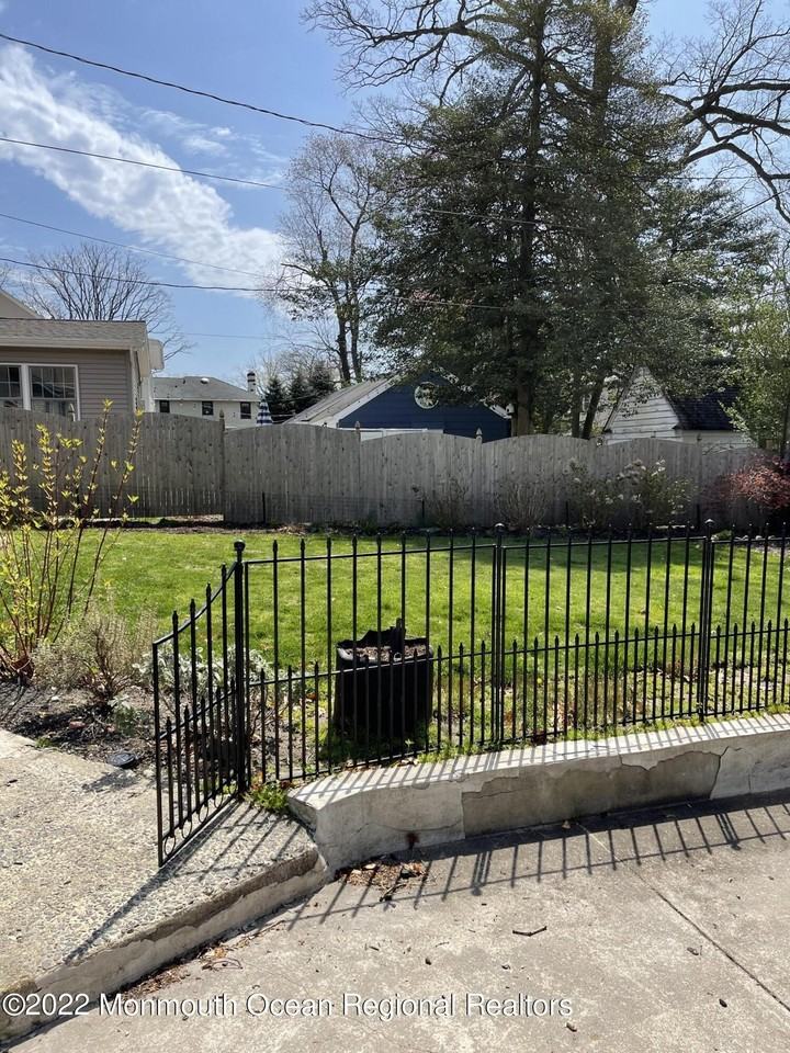 510 Blanchard Pkwy - Photo 2 of 20