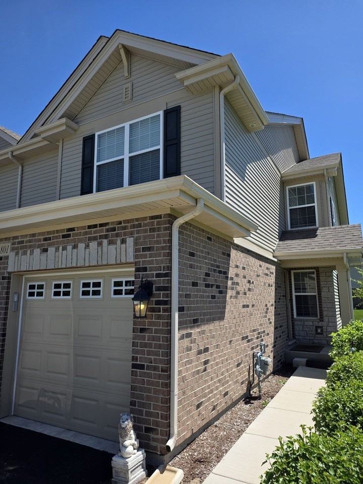 1801 Turtle Creek Dr - Photo 2 of 16