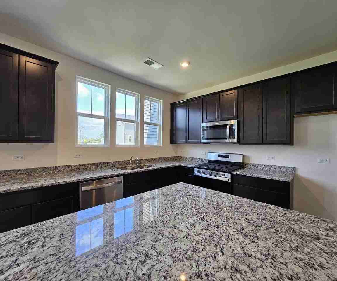 12802 S Nicholas Dr - Photo 4 of 17