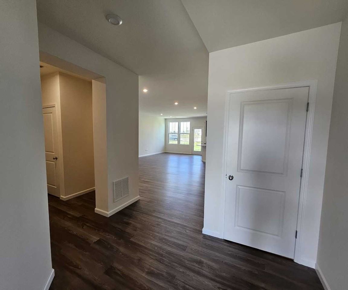 12802 S Nicholas Dr - Photo 5 of 17
