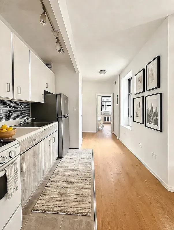 366 W 52nd St #2B - Photo 4 of 5