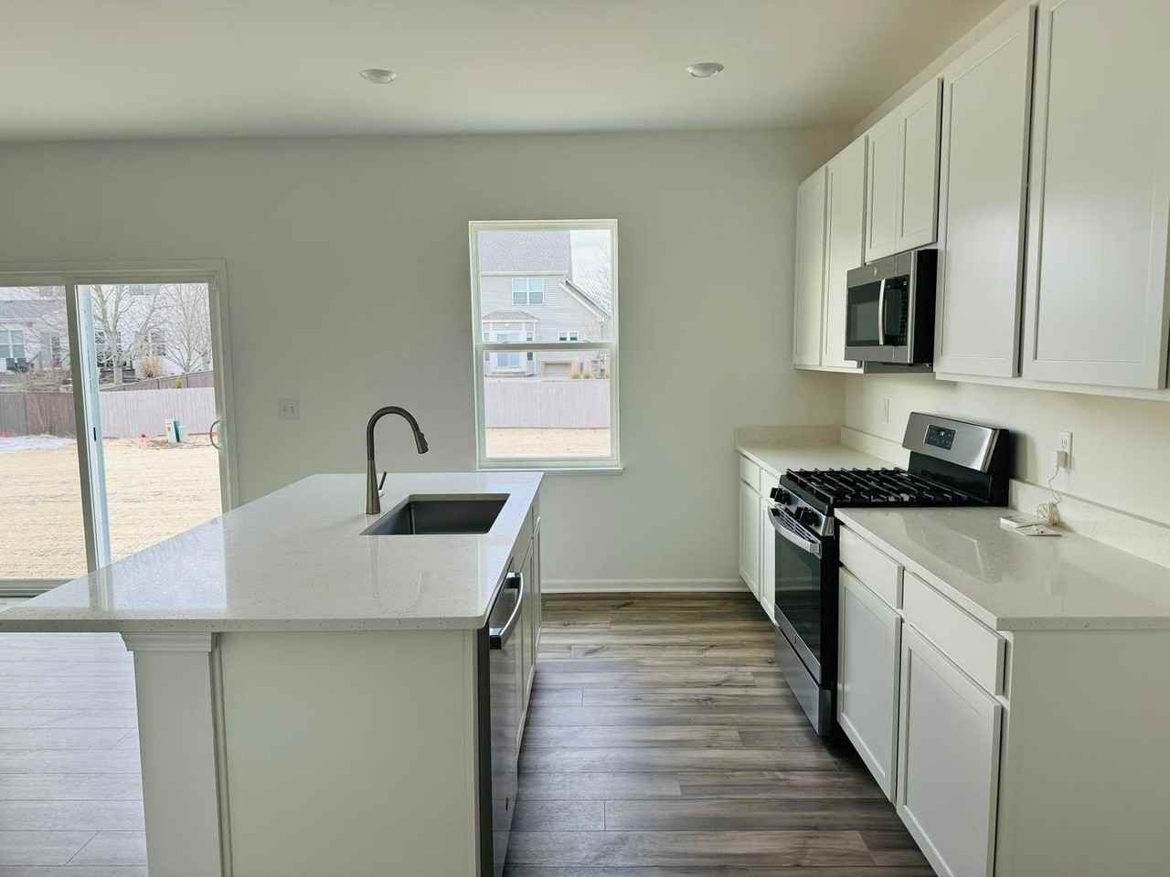 3383 Caledonia Dr - Photo 5 of 30