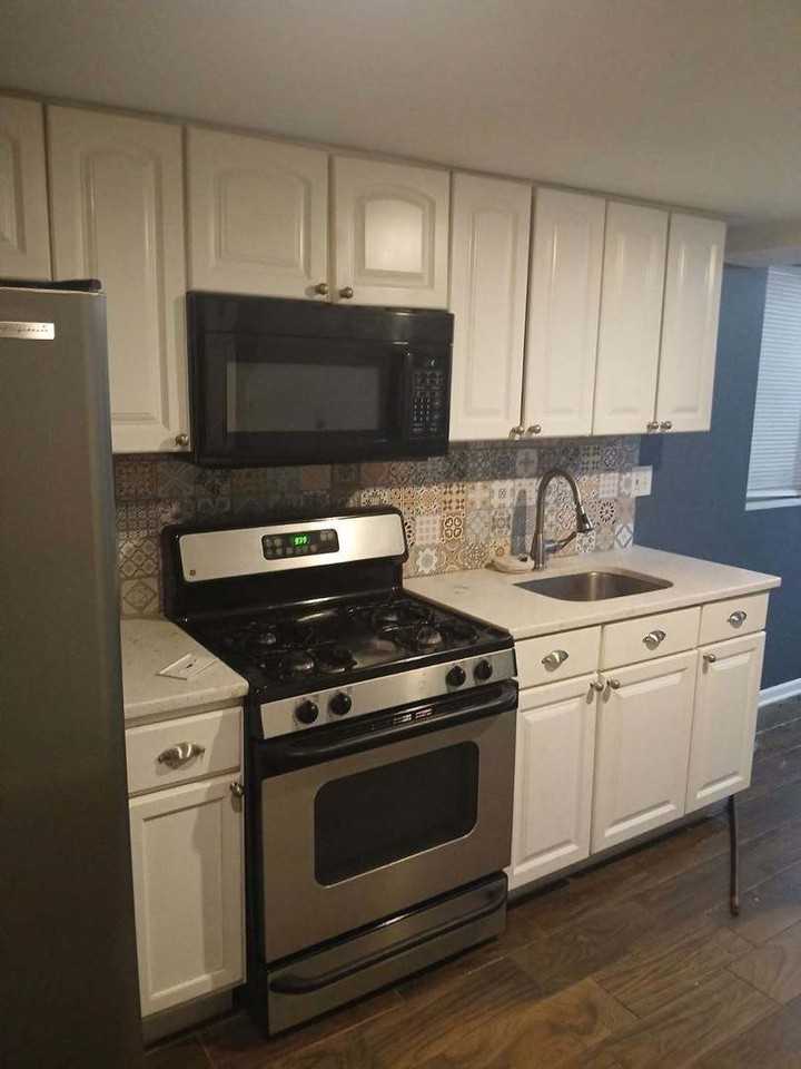 1014 W 19th St #G - Photo 2 of 3
