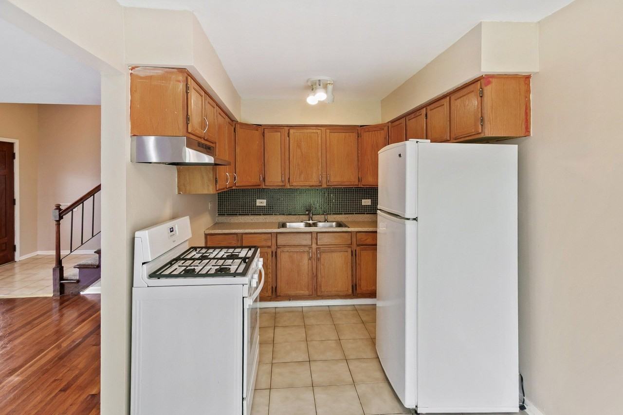 1106 Williamsburg Rd - Photo 4 of 15