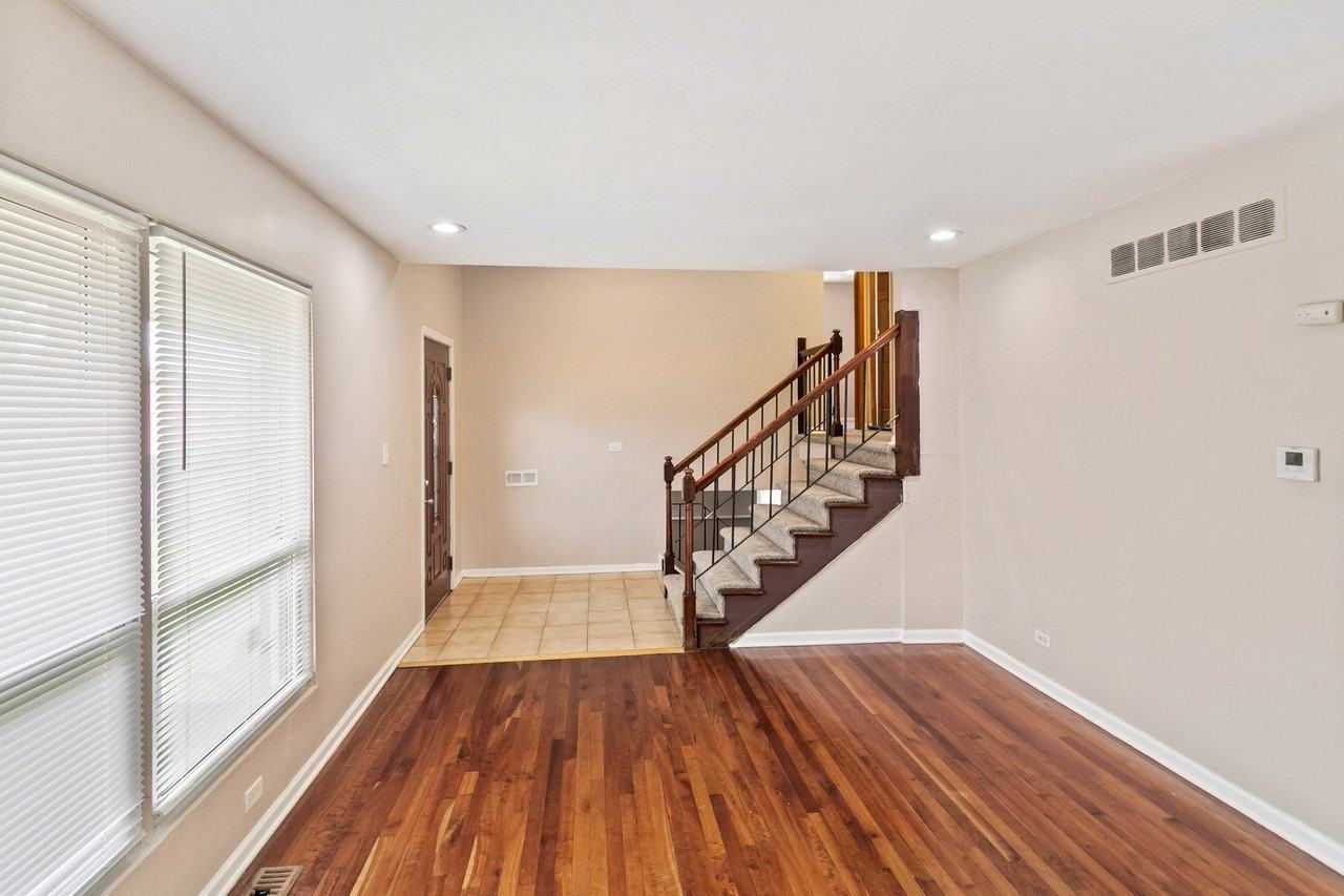 1106 Williamsburg Rd - Photo 5 of 15