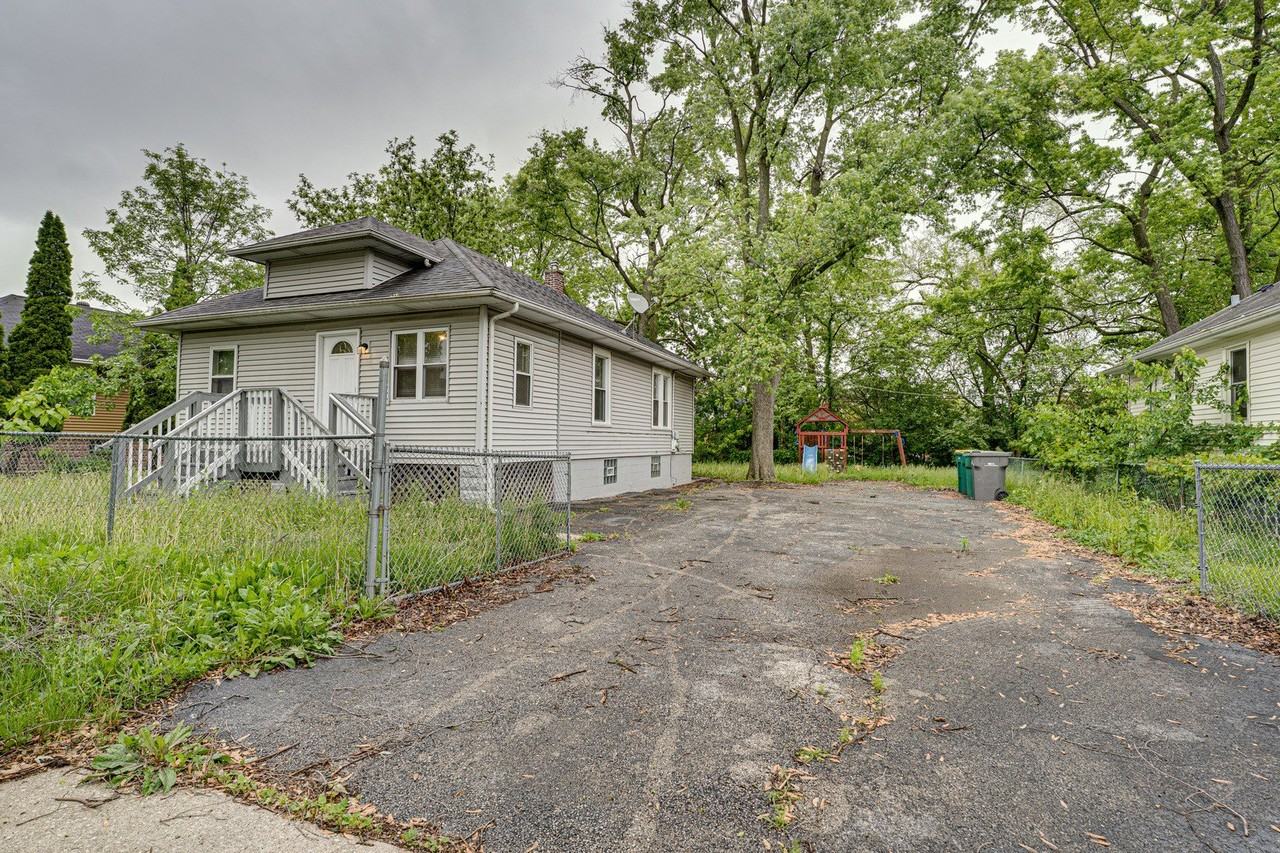 1108 Magnolia Ave - Photo 3 of 18
