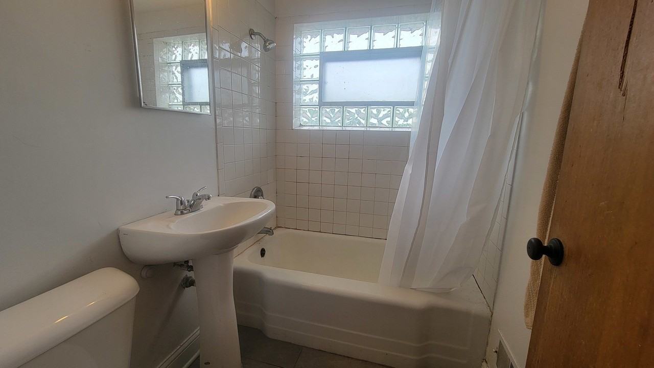 11106 S Washtenaw Ave #2W - Photo 4 of 6