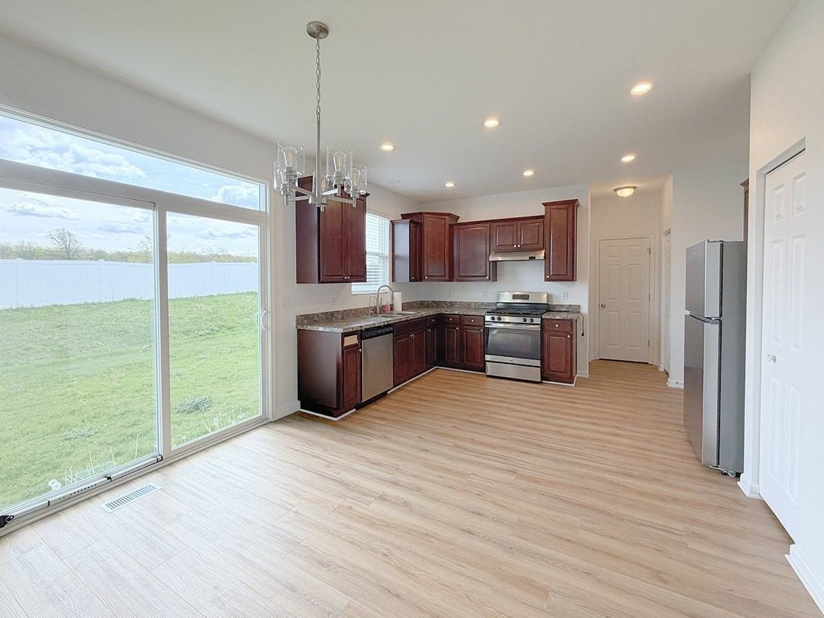 651 Olive Ln - Photo 3 of 19