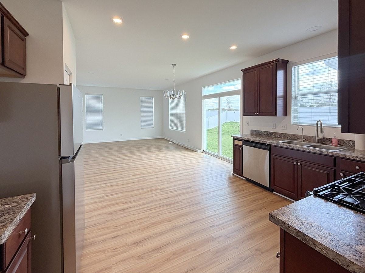 651 Olive Ln - Photo 5 of 19