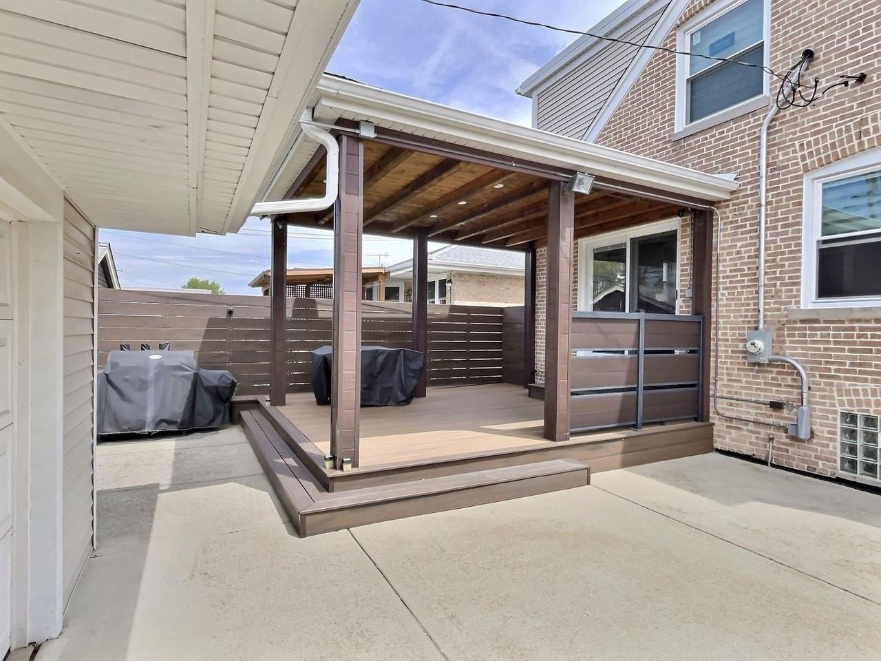 4908 N Nagle Ave - Photo 2 of 33