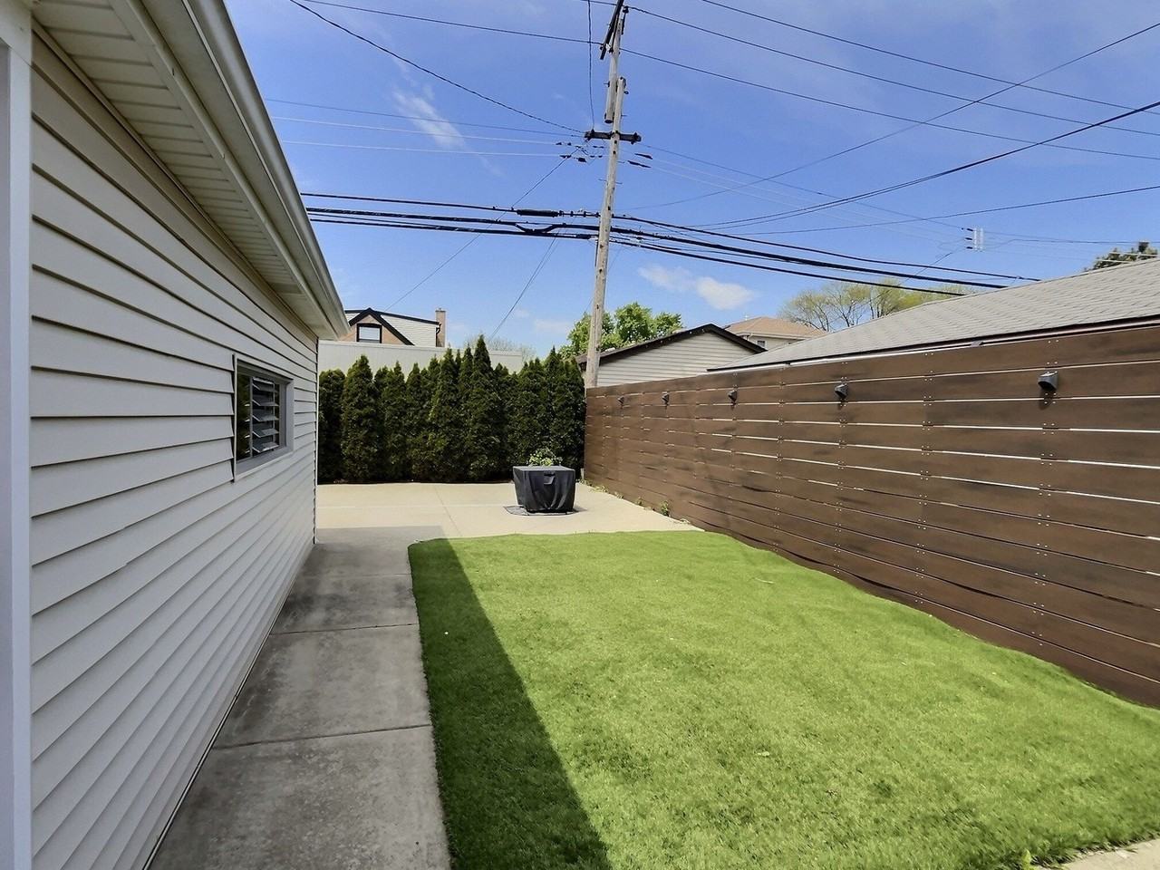 4908 N Nagle Ave - Photo 4 of 33