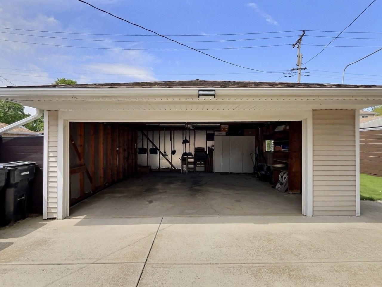 4908 N Nagle Ave - Photo 6 of 33