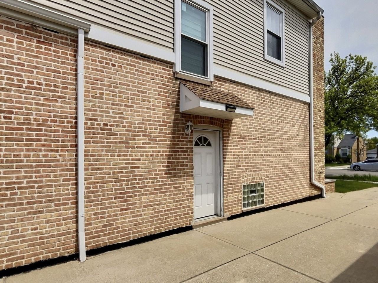 4908 N Nagle Ave - Photo 7 of 33