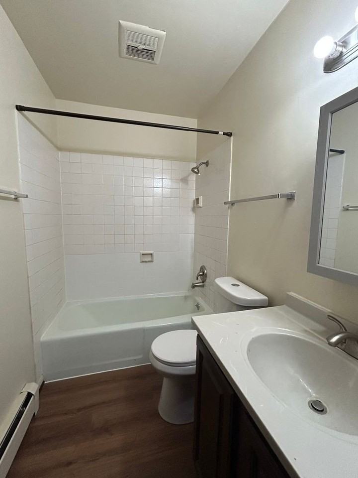 1300 Getzelman Dr #6 - Photo 7 of 8