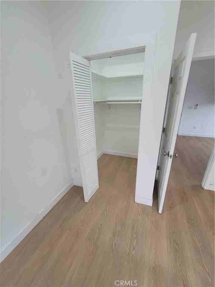 7103 Yarmouth Ave - Photo 2 of 10