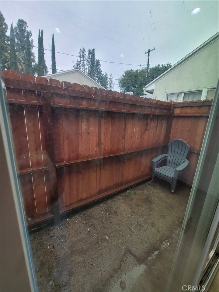 7103 Yarmouth Ave - Photo 4 of 10