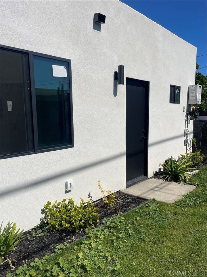 2230 W 73rd St - Photo 7 of 8