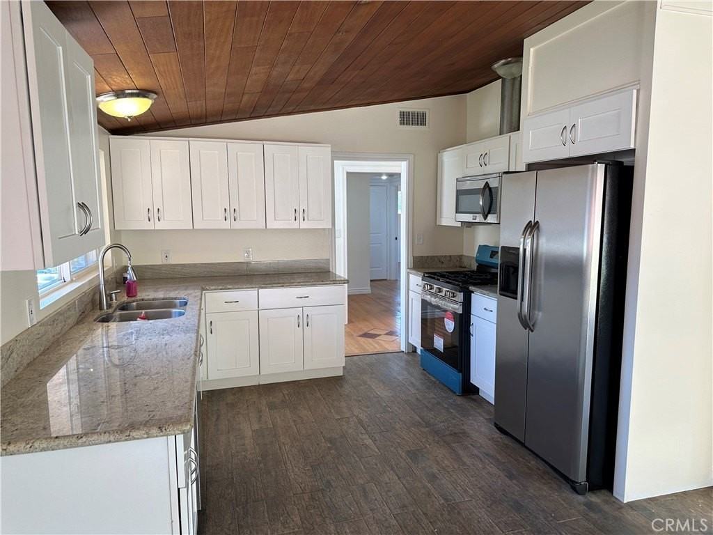 5235 Palm Ave - Photo 7 of 27