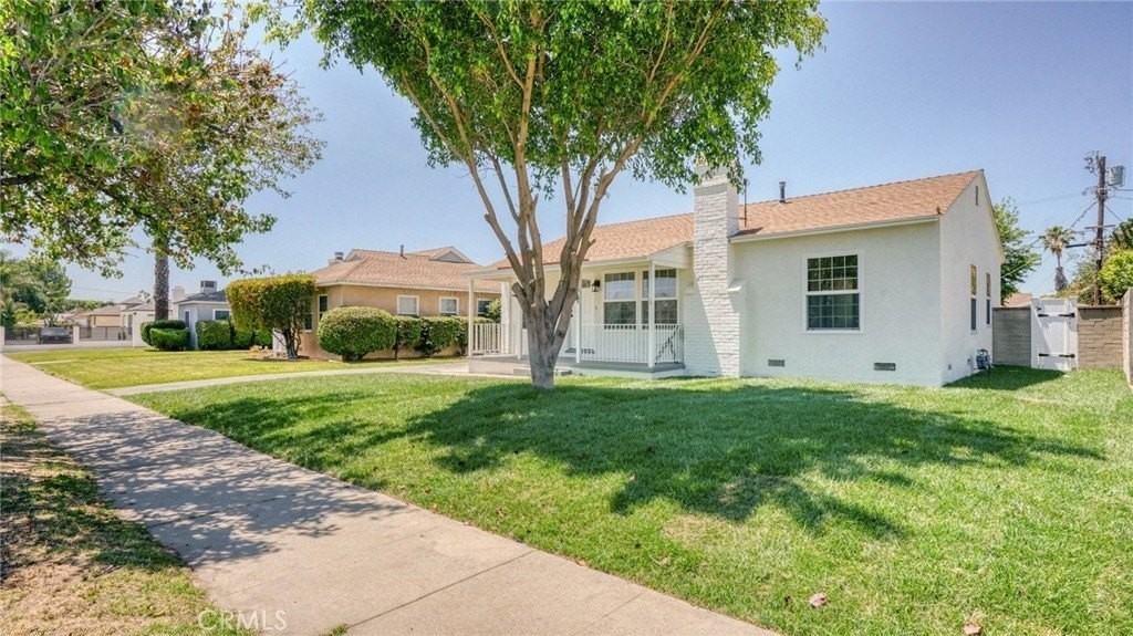 8049 Saint Clair Ave - Photo 3 of 27