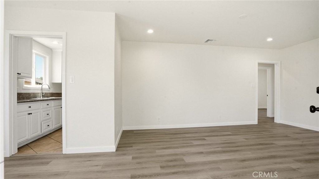 8049 Saint Clair Ave - Photo 5 of 27