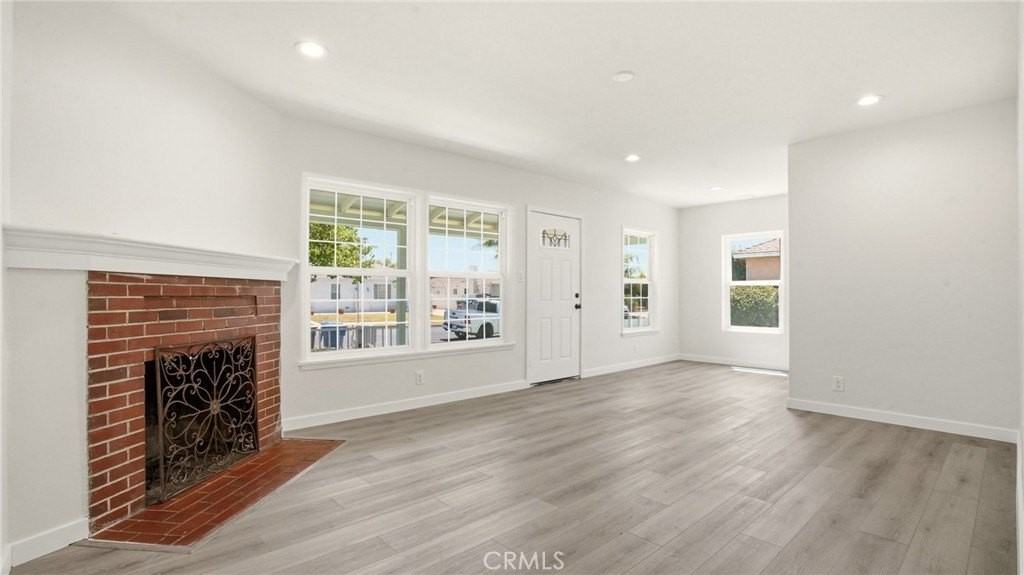 8049 Saint Clair Ave - Photo 6 of 27